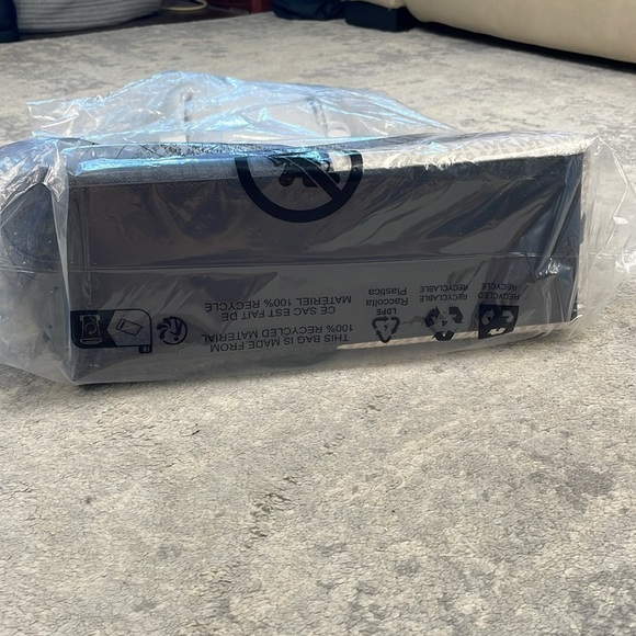 NWT MICHAEL Michael Kors Jet Set Travel Medium Two Tone Logo Tote Bag Black - Picture 9 of 15